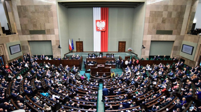 Donald Tusk wins confidence vote, retains position as polish prime minister