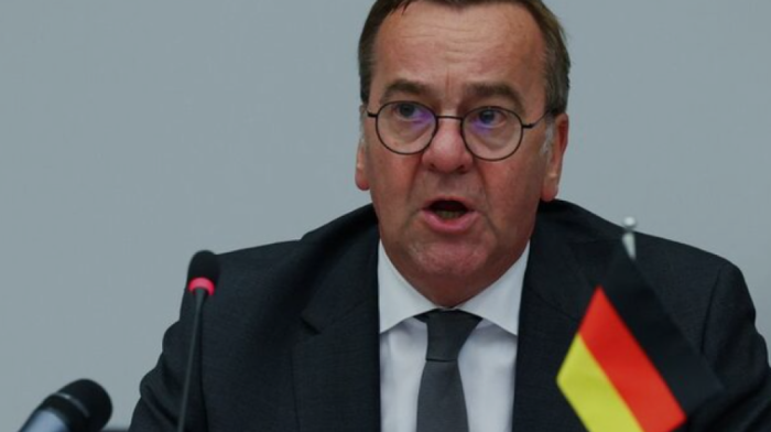 German defence minister visits Ukraine for talks on weapons support