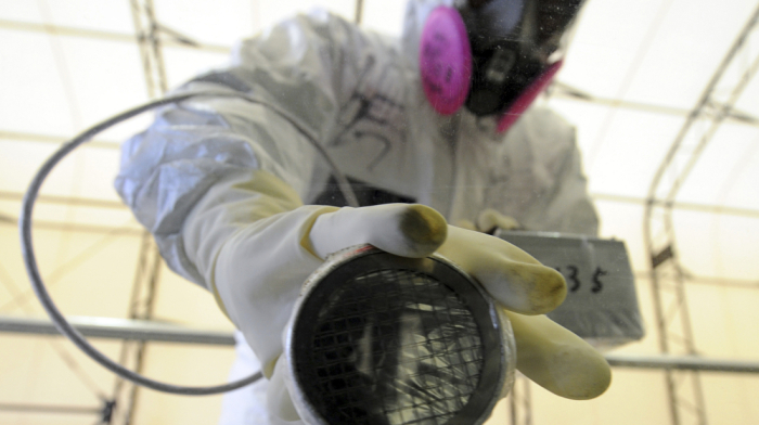 Azerbaijani experts assess radiation near Iran border