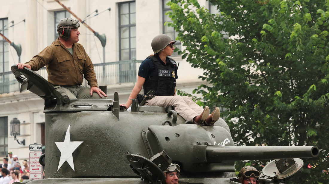 Trump leads military parade in Washington