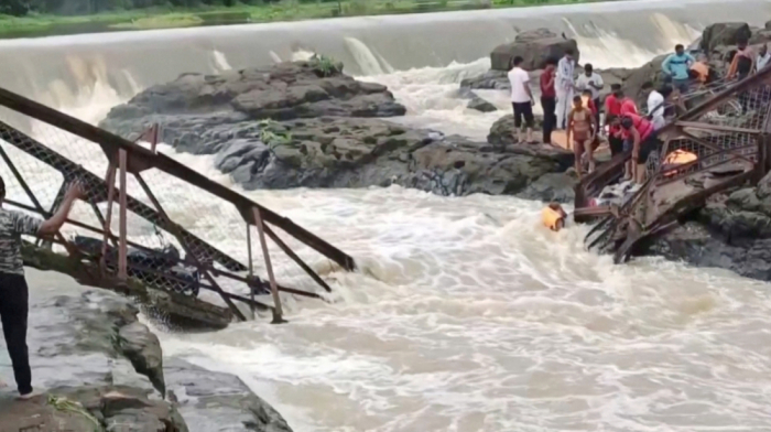 Bridge collapse in India leaves six dead