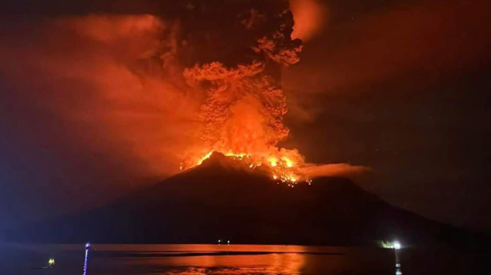Volcanic eruption disrupts flights to Bali, forces airport closure in eastern Indonesia