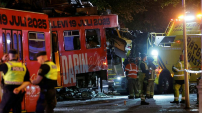 Tram derails in Gothenburg, crashes into a café and injures 8
