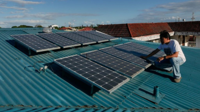 Record renewables capacity falls short of global target according to a REN21 report