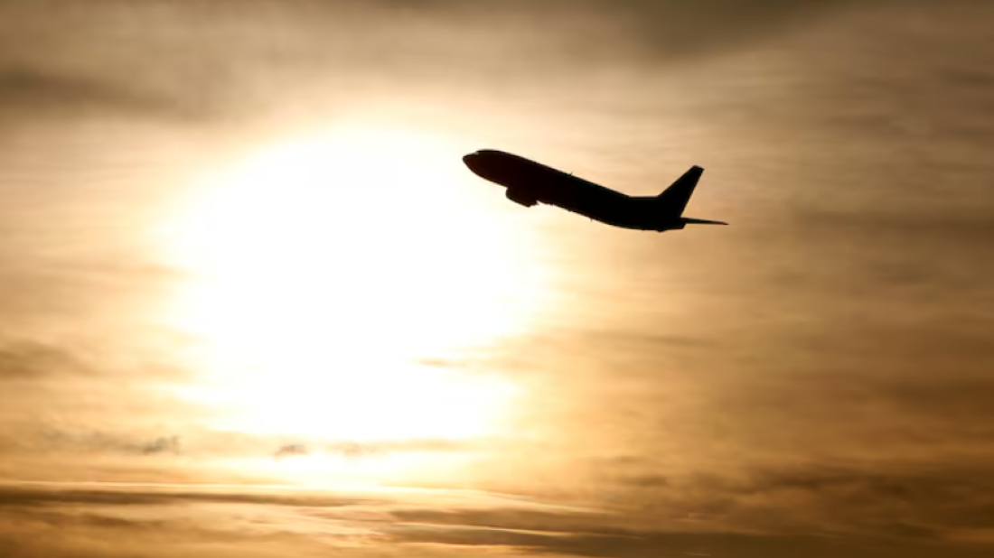 Iran reopens its airspace to international transit flights