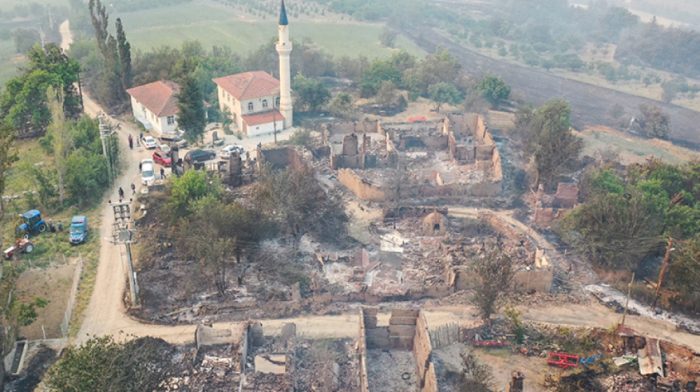 Türkiye battles multiple wildfires, hundreds evacuated