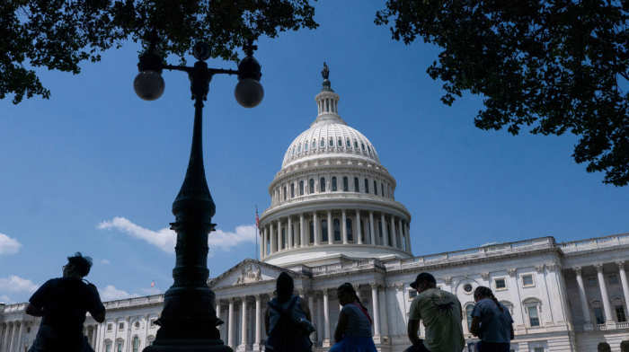 Senate advances Trump tax bill criticised for favouring the wealthy
