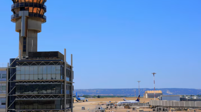 French air traffic strike cancels 40% of Paris flights