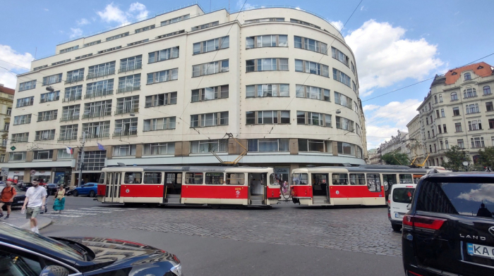 Czech Republic suffers massive blackout after power cable collapse
