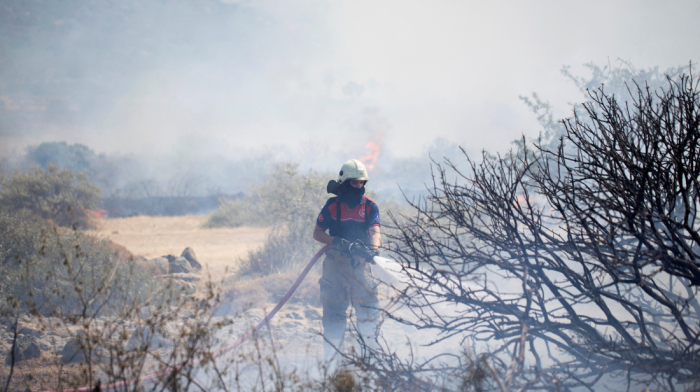 Türkiye sends firefighting planes to Syria as wildfires spread on both sides of border