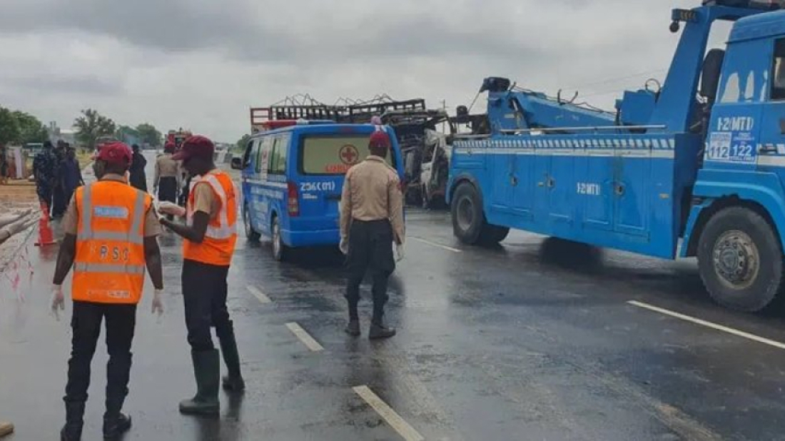 21 killed in Nigeria expressway - 12042 806x378 21 Killed In Nigerias Road Accident 1751829121232 F 