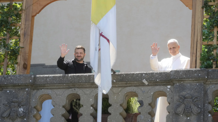 Pope Leo tells Ukraine's Zelenskyy that Vatican could host peace talks