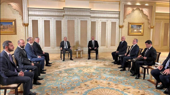 Meeting between President Ilham Aliyev and Armenian Prime Minister Nikol Pashinyan started in Abu Dhabi