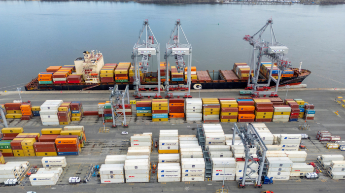 Trump puts 35% tariff on Canada, eyes 15%-20% tariffs for others