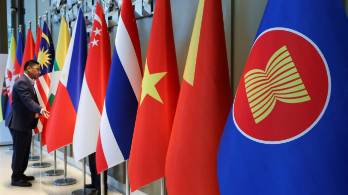 China and ASEAN to present upgraded free-trade pact to leaders in October, Wang Yi says