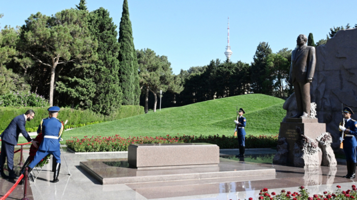 Syrian Transitional President pays tribute at Heydar Aliyev’s grave in Baku