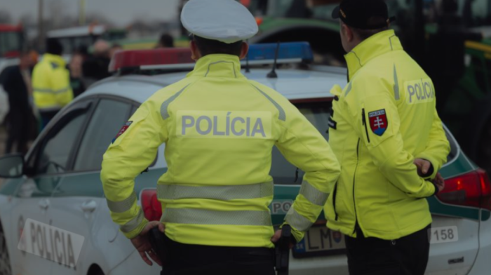 Police detain Ukrainian for Czech and Slovak school bomb threats, Russian financing suspected