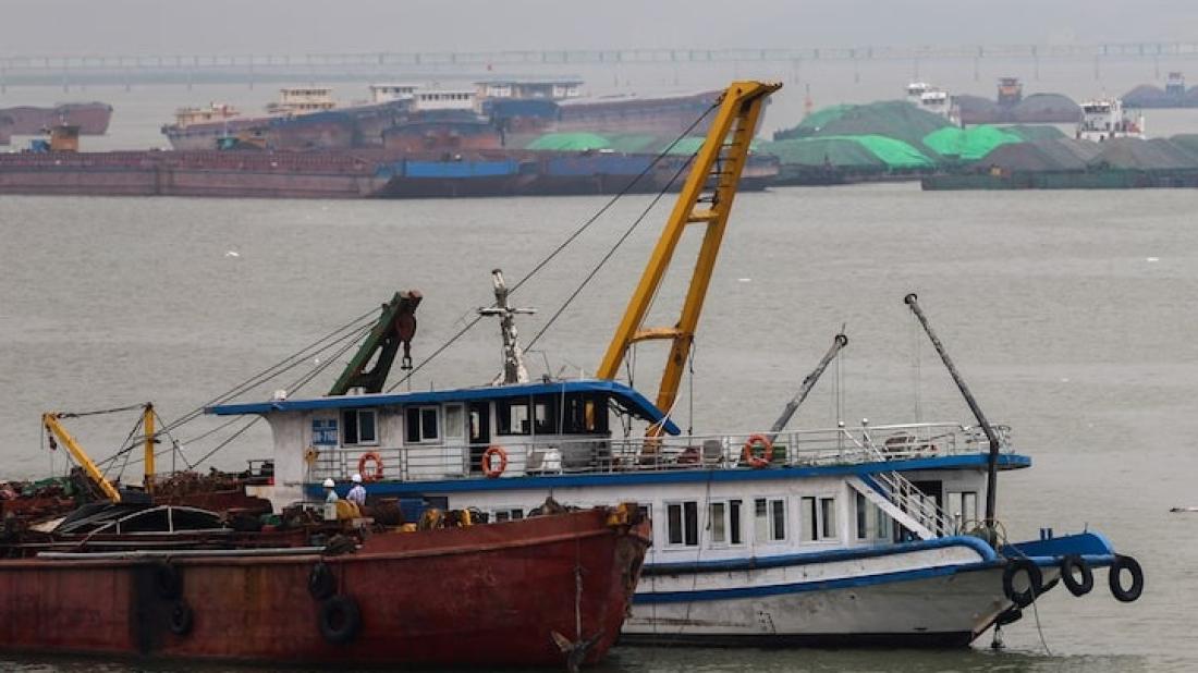 Vietnam braces for Typhoon Wipha as search continues for missing Halong Bay tourists