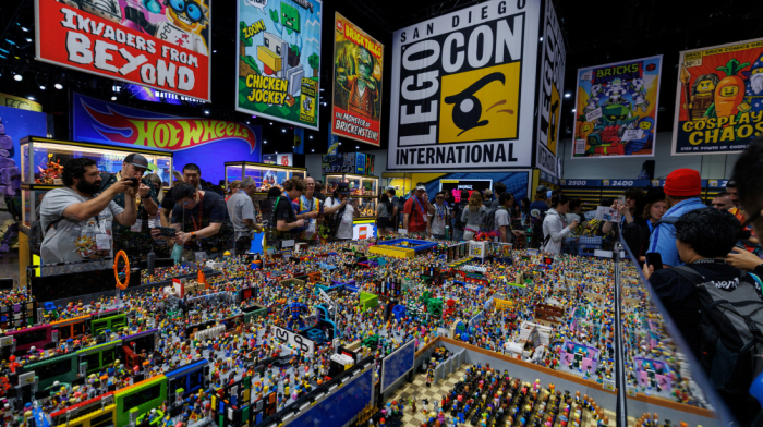 Fans dive into San Diego Comic-Con despite drop in celebrity panels