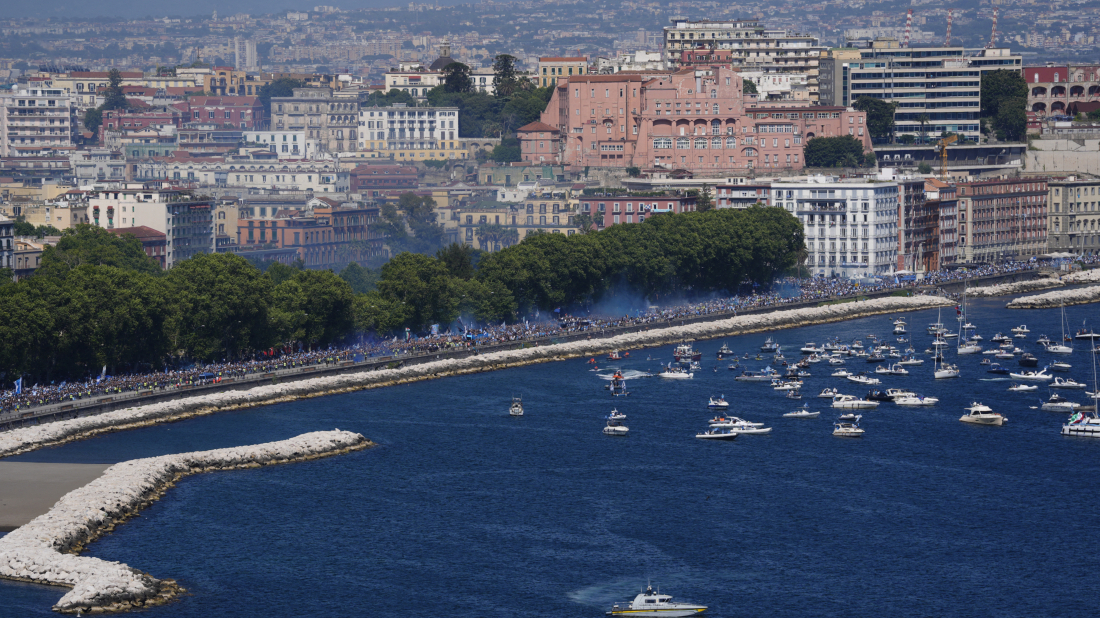 Three workers die in a construction elevator fall in Naples
