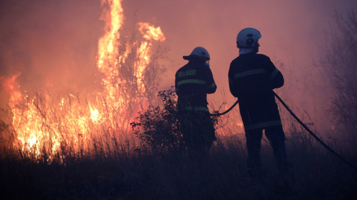 Wildfires devastate Bulgarian towns, forcing people to evacuate their homes
