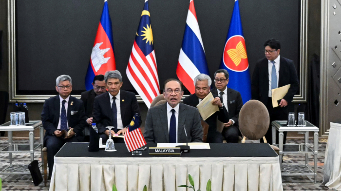 Thai, Cambodian leaders agree to ceasefire after five days of battle