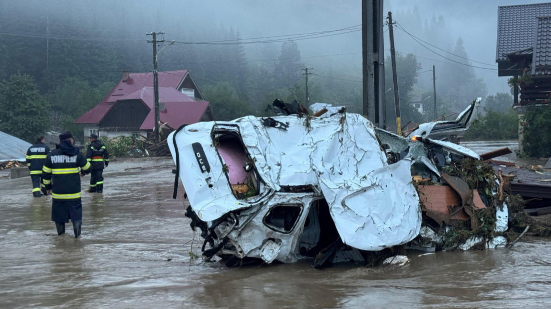 Floods in Romania kill two, hundreds evacuated