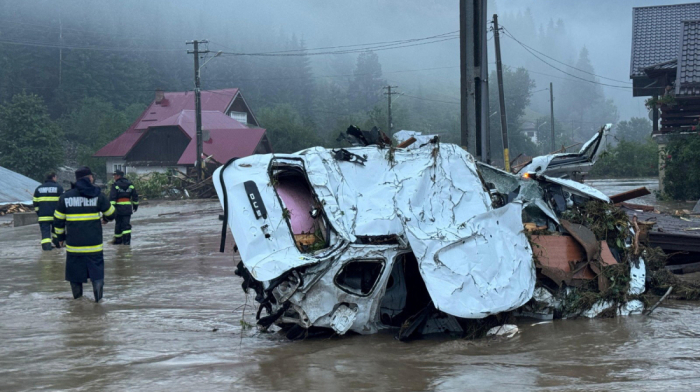 Floods in Romania kill two, hundreds evacuated