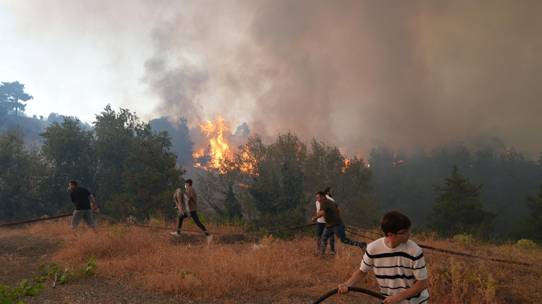 Firefighters battle blazes in Türkiye, Greece and Albania