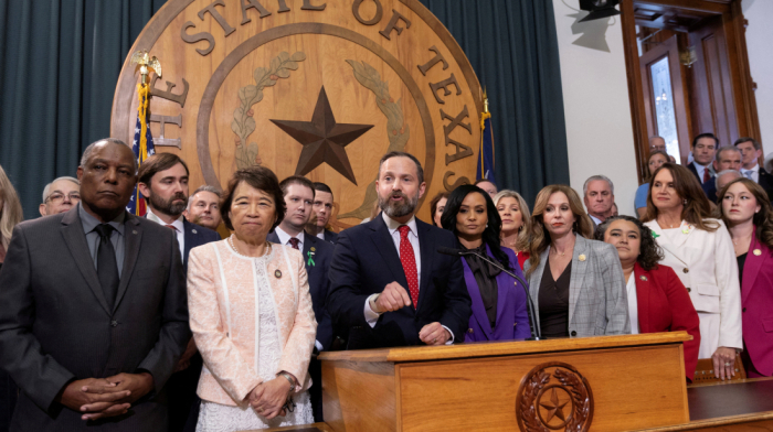 Texas Republicans issue arrest warrants after Democrats flee state to block map vote