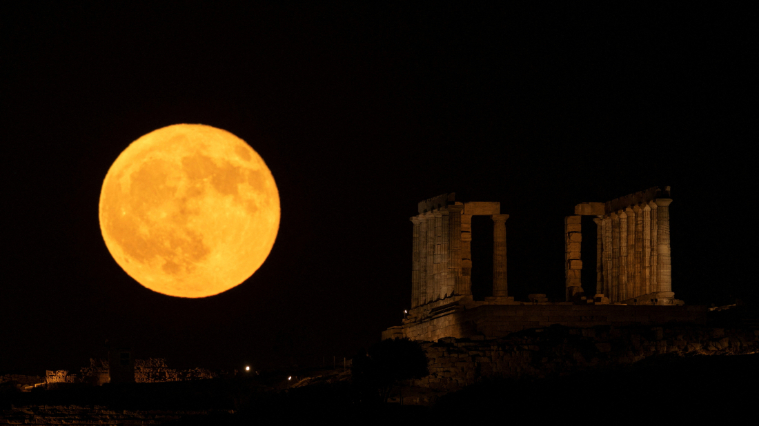 Stunning Sturgeon Moon captivates viewers across the globe