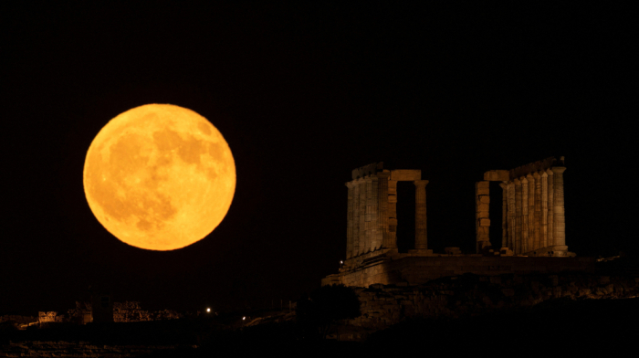 Stunning Sturgeon Moon lights up the Temple of Poseidon in Greece