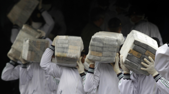 Greek police seize more than 270 kilos of drugs and arrest three people