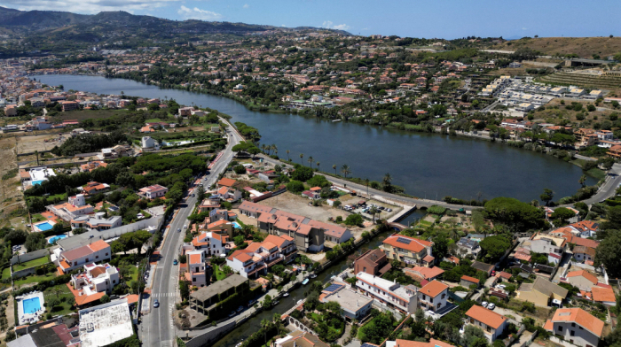 Thousands protest Sicily-Italy bridge over safety and environmental fears