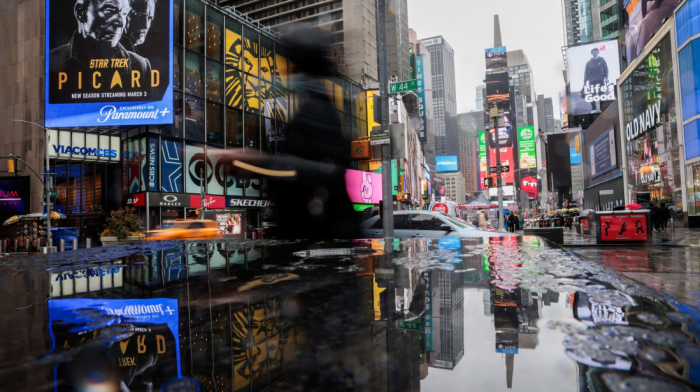 Three wounded in Times Square shooting, 17-year-old arrested