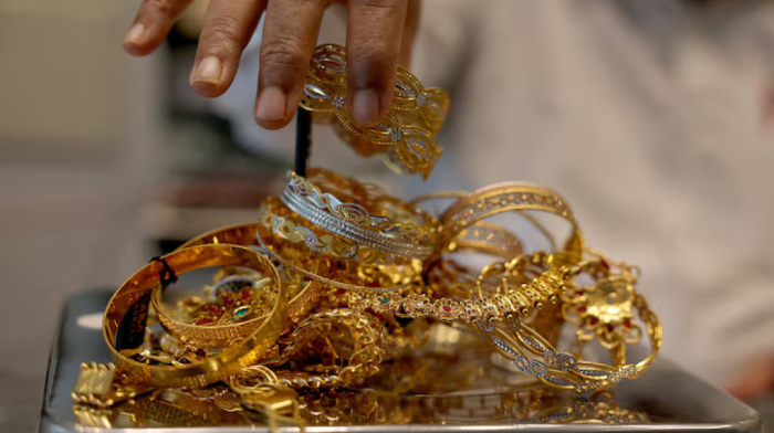 Gold heads for weekly loss, spotlight on Trump-Putin talks