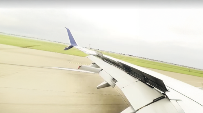 Delta 737 wing flap partially detaches mid-flight