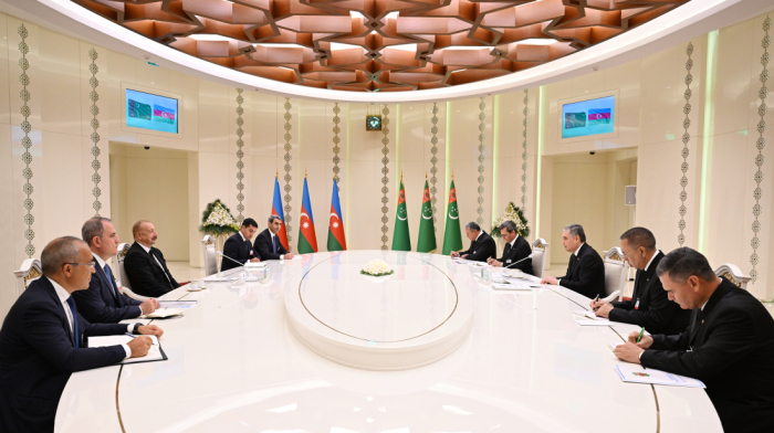 President of Azerbaijan Ilham Aliyev started expanded meeting with Chairman of Halk Maslakhaty of Turkmenistan