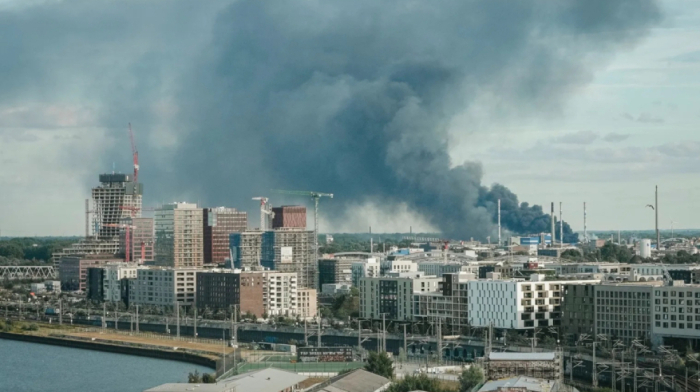 Fire erupts at Hamburg Port: several injured, traffic disrupted