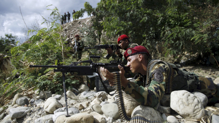 Venezuela deploys 15,000 troops to Colombia border