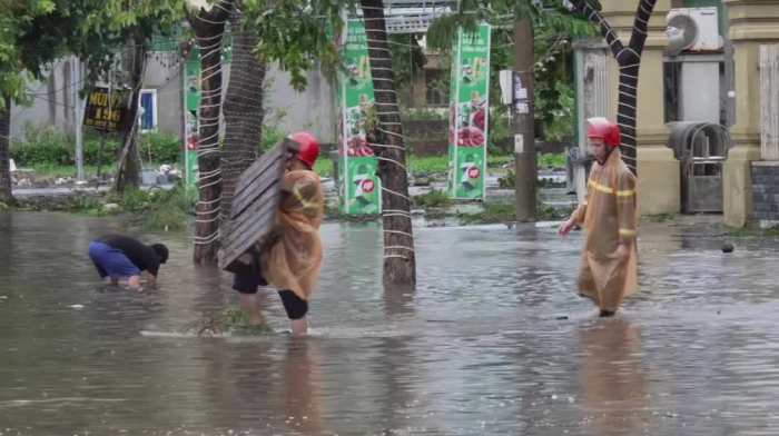 Typhoon Kajiki kills 3 people in Vietnam and floods Hanoi streets