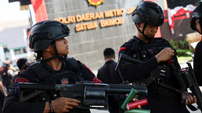 Jakarta protesters clash with police over lawmakers’ pay
