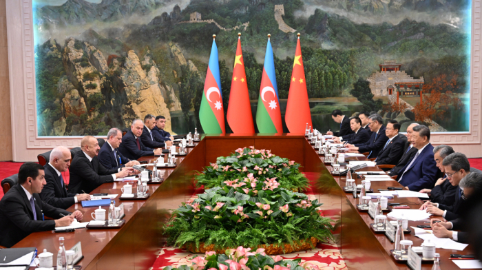 Ilham Aliyev holds talks with Xi Jinping in China