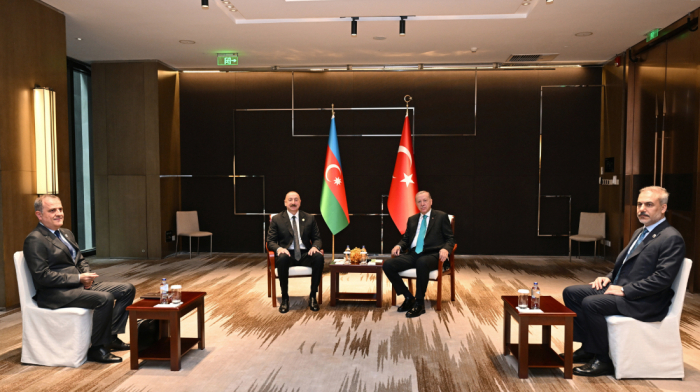 Azerbaijani President Ilham Aliyev meets Turkish President Recep Tayyip Erdoğan in Tianjin