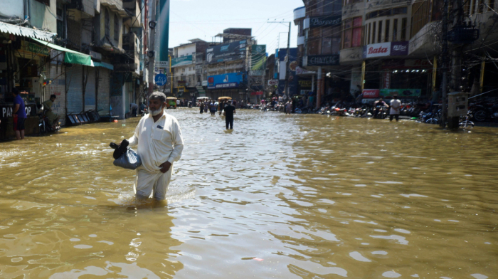 Boat capsizes in Pakistan floods, killing at least 5