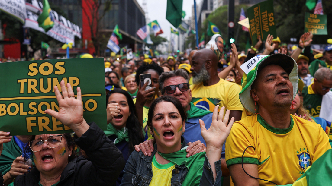 Bolsonaro supporters rally ahead of Brazil coup trial verdict