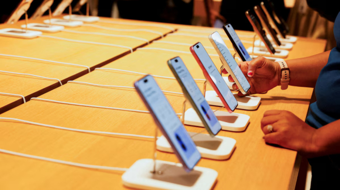 Apple event starts, expected to feature a slimmer iPhone