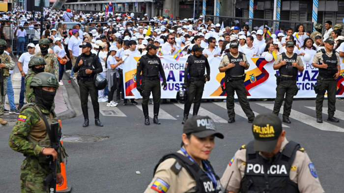 March in opposition to Ecuador's Noboa ends in clashes