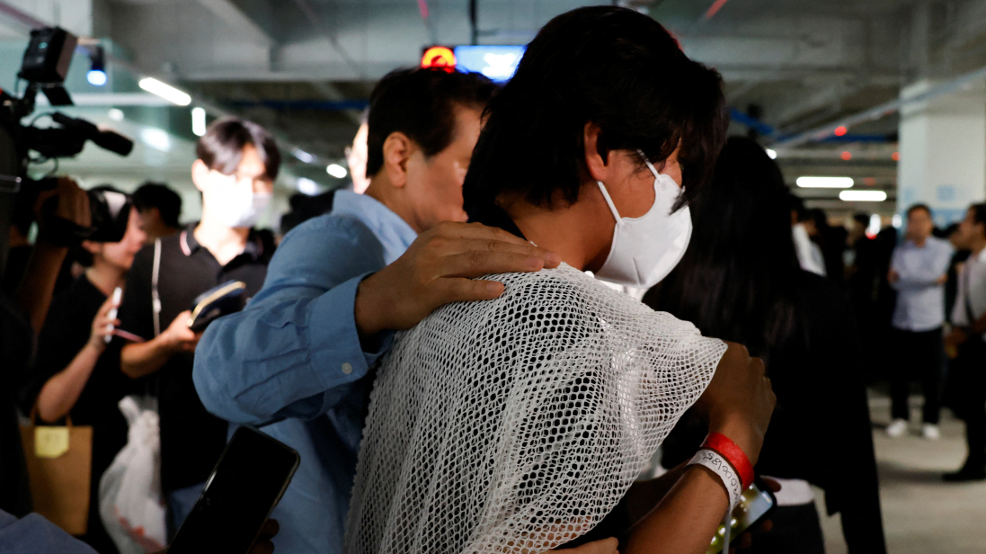 South Korean workers return home a week after immigration raid