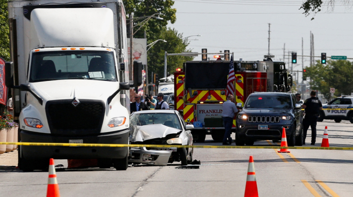 ICE officer fatally shoots man resisting arrest in Chicago suburb